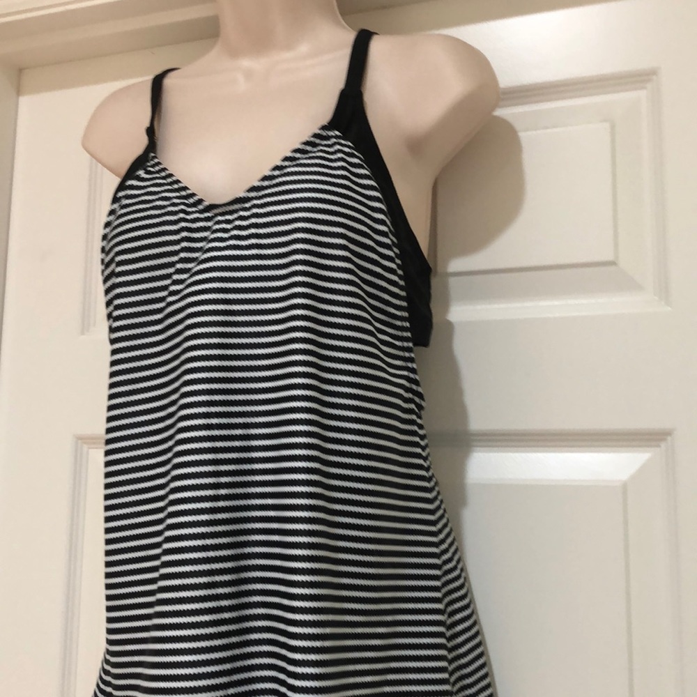 NWOT Built inPadded Bra Swim Top Size L